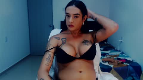 Snapshot of sexynatalia25 chatting on December 30, 5:37 am Natalia Duran online show from December 30, 5:37 am