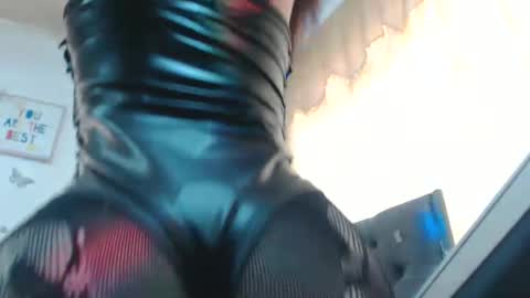 Venus Independent Model online show from February 11, 5:40 pm