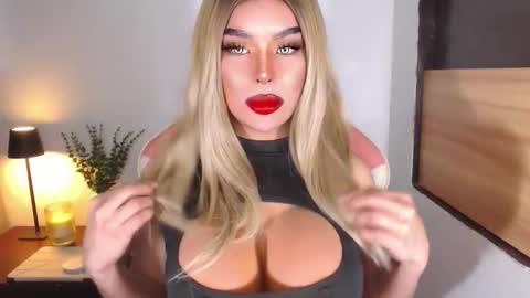 sheenafrost online show from April 4, 6:50 pm