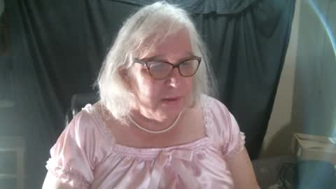 Sissy Diane online show from February 8, 12:38 am