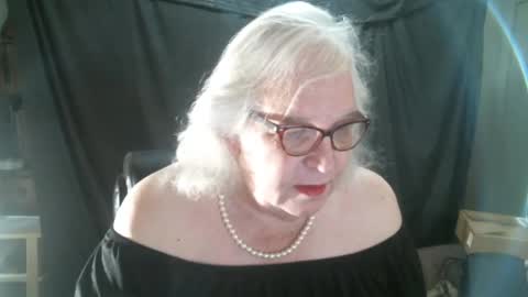 Sissy Diane online show from February 9, 1:56 pm