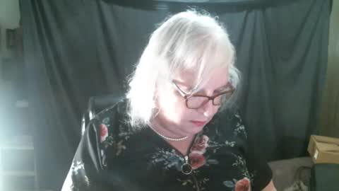 Sissy Diane online show from February 15, 12:38 am