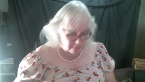 Sissy Diane online show from February 15, 2:00 pm