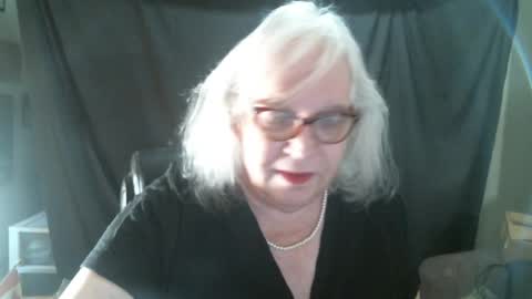 Sissy Diane online show from March 9, 1:15 pm