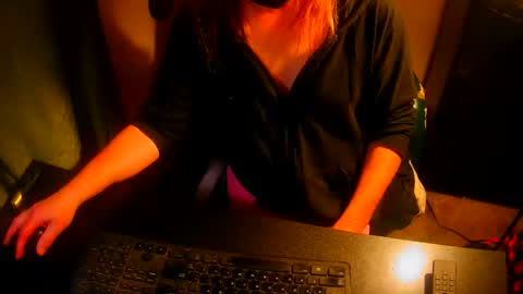 red online show from March 8, 5:49 pm