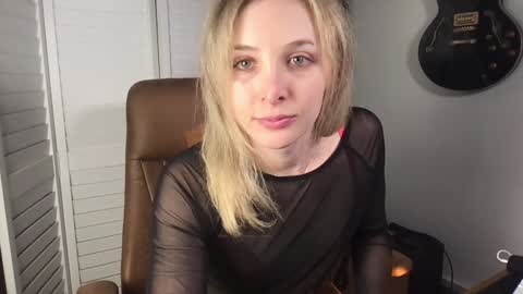 skylerluvsuuu online show from December 16, 1:42 am