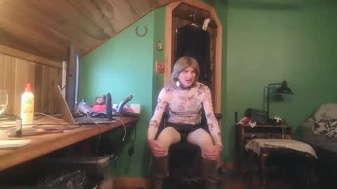 slutjennifertransxx online show from September 18, 2:28 am