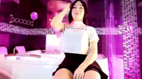 Small Hot19 online show from December 18, 11:04 am