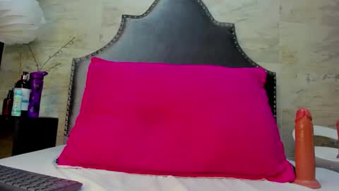 Sophia  online show from April 13, 7:40 pm