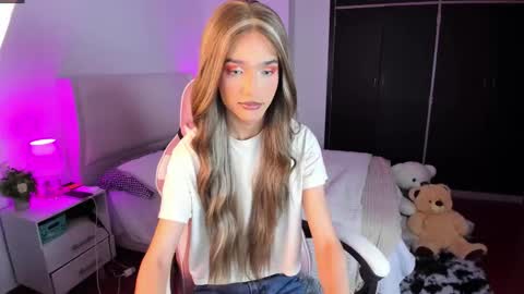    online show from March 10, 11:25 am