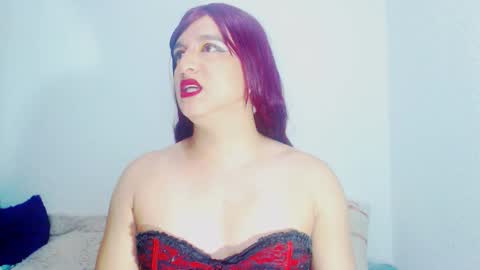 sophiehillsxo online show from December 15, 3:24 am