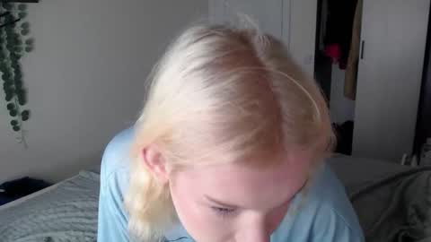 soska_albinosk online show from December 2, 11:46 am