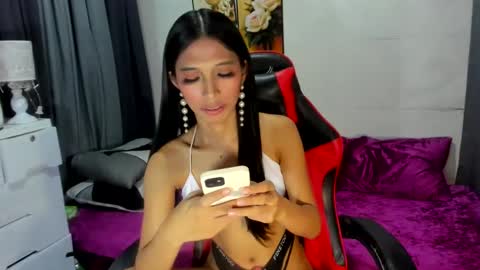 staceycummer online show from January 28, 4:50 am