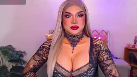 CALL ME STELLA online show from November 17, 10:15 am