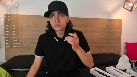 stivenbenet1 online show from December 9, 2:17 pm