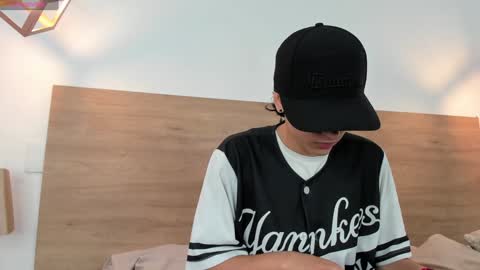 stivenbenet1 online show from January 17, 1:03 pm