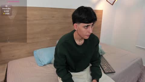 stivenbenet1 online show from January 20, 1:21 pm