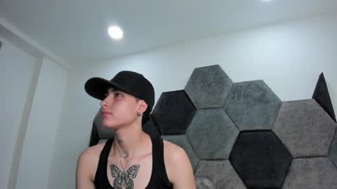 stivenbenet1 online show from February 3, 12:47 pm