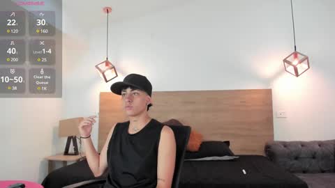 stivenbenet1 online show from March 5, 1:13 pm