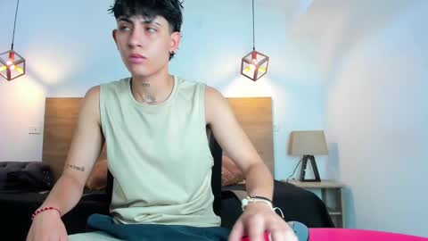 stivenbenet1 online show from March 10, 9:18 pm