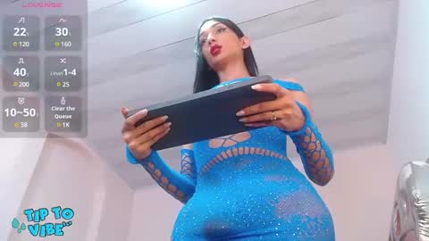 Snapshot of tamarafoxy_ chatting on December 17, 12:11 pm Tamara online show from December 17, 12:11 pm