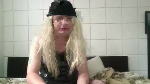 teepz97 online show from December 5, 6:58 pm