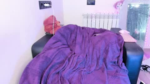 Kira online show from March 31, 8:49 am