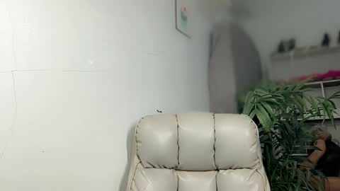 TERRI  the girl will hunt you online show from December 9, 2:02 am