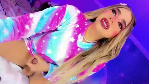 Thalia Girl online show from February 24, 2:15 am