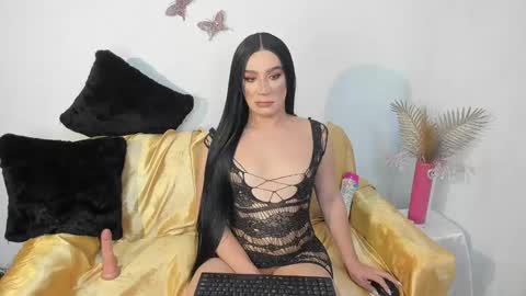 THE QUEEN online show from March 11, 5:35 pm