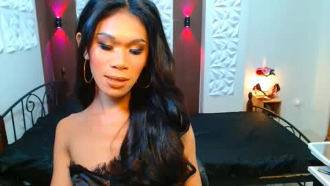 Snapshot of tiffanythebigcock chatting on October 13, 3:23 pm tiffanythebigcock online show from October 13, 3:23 pm