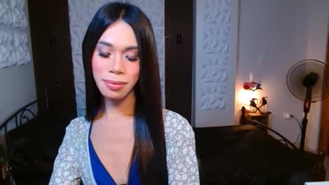 Snapshot of tiffanythebigcock chatting on October 19, 10:18 am tiffanythebigcock online show from October 19, 10:18 am