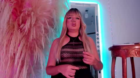 tiffanyy_deluxe online show from February 5, 3:17 pm