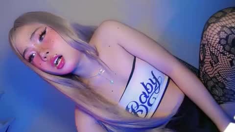 tight_elliana online show from April 16, 9:39 pm