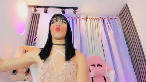 Snapshot of timmy_boyy chatting on March 5, 12:35 am Hallie And Annie online show from March 5, 12:35 am