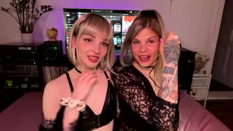 trans_cherries online show from June 10, 11:26 pm