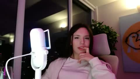 transfrmgirl98 online show from October 26, 5:58 am