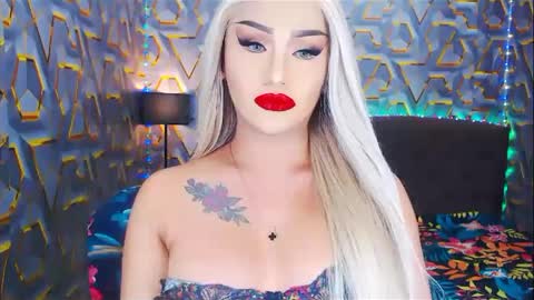 KYLIE BELLA  TS online show from January 4, 10:46 pm