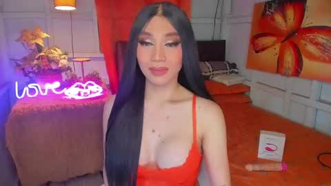 Queen Selena online show from December 5, 1:33 pm