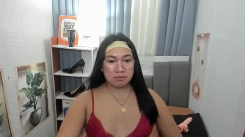 Karen Oquio online show from December 16, 8:25 pm