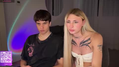 Molly and Nick online show from December 2, 7:06 pm