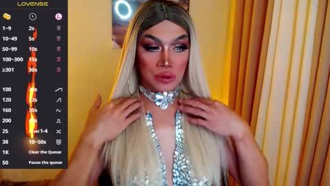 Call me Queeny online show from December 4, 12:42 pm