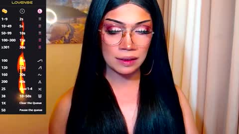 Call me Queeny online show from December 17, 4:12 pm