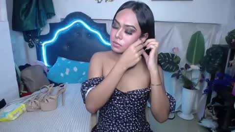 Snapshot of urasians_cummer chatting on January 8, 6:52 am Pau online show from January 8, 6:52 am