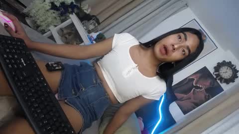 Snapshot of urasians_cummer chatting on February 12, 11:21 pm Pau online show from February 12, 11:21 pm