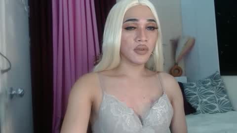 KENDALL online show from April 12, 3:15 pm