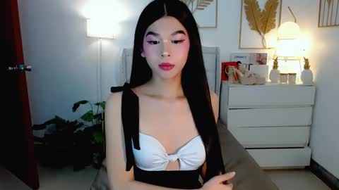 Snapshot of urfynestchina_doll chatting on January 25, 9:36 am Im your doll maica online show from January 25, 9:36 am