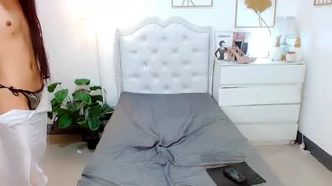Snapshot of urfynestchina_doll chatting on March 2, 4:18 am Im your doll maica online show from March 2, 4:18 am