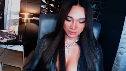 Snapshot of urgoddess_bella chatting on October 4, 8:48 am My bella 3 online show from October 4, 8:48 am