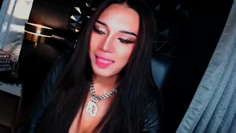 Snapshot of urgoddess_bella chatting on October 6, 8:58 am My bella 3 online show from October 6, 8:58 am
